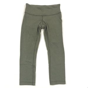 Lululemon Womens Size 6 Light Green Capri Leggings